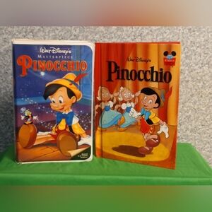 𝑾𝒂𝒍𝒕 𝑫𝒊𝒔𝒏𝒆𝒚'𝒔 𝑷𝒊𝒏𝒐𝒄𝒄𝒉𝒊𝒐 𝑽𝑯𝑺 𝒂𝒏𝒅 𝑩𝒐𝒐𝒌 𝑺𝒆𝒕